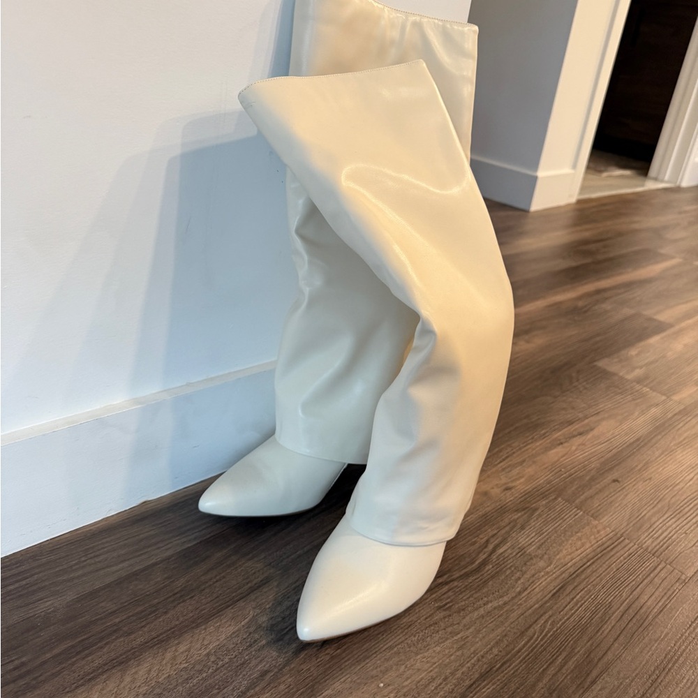 Elegant Cream Knee-High Women's Boots - Picture 2 of 3